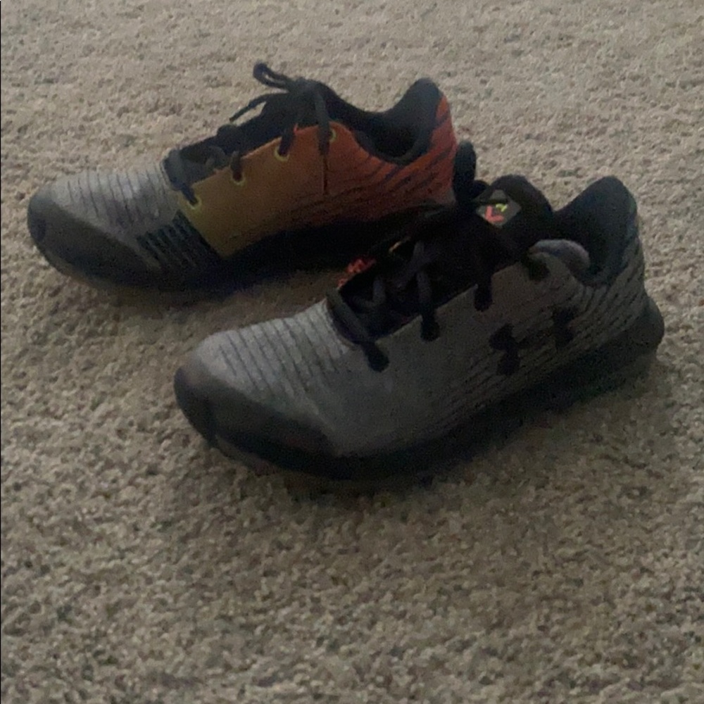Under armour boys shoes size 4.5